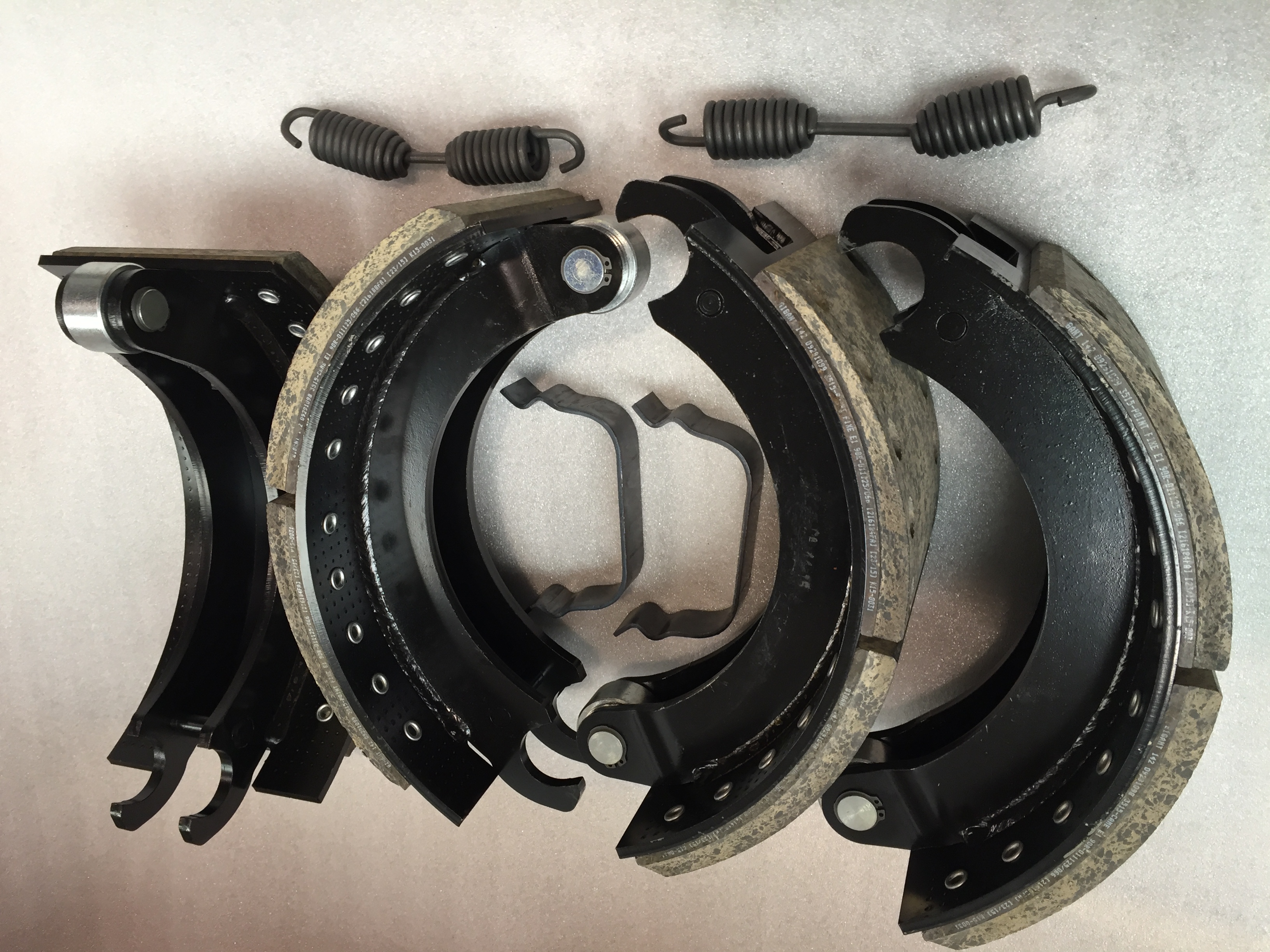 Brake shoe complete for 1 axle